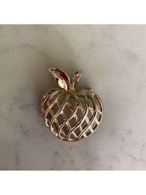 Vintage Gerry's Apple Brooch and Pin Lattice Gold Tone Apple Pin